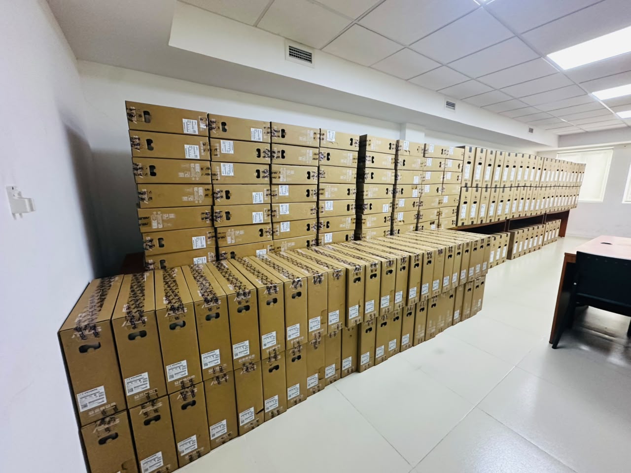 E78 Alumnus Eng. Lanka Pannila Donates 100 High-Performance Computers to the Faculty of Engineering